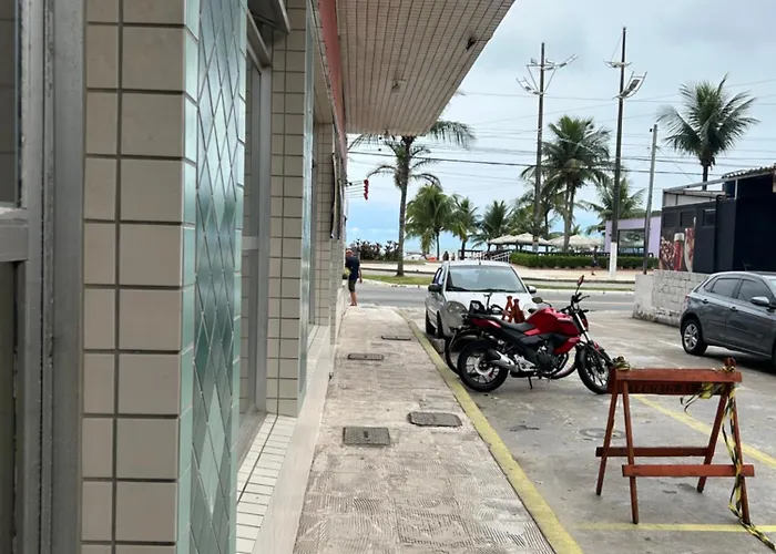 Kitnet 100M Praia Boqueirao C/ Garagem E Wi-Fi