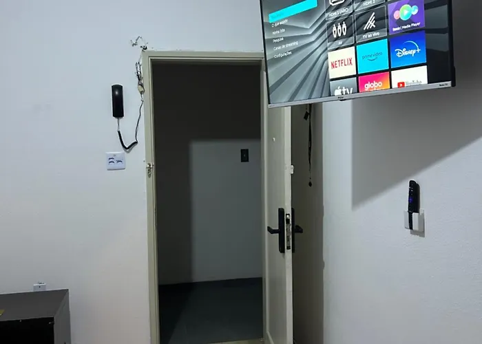 Kitnet 100M Praia Boqueirao C/ Garagem E Wi-Fi